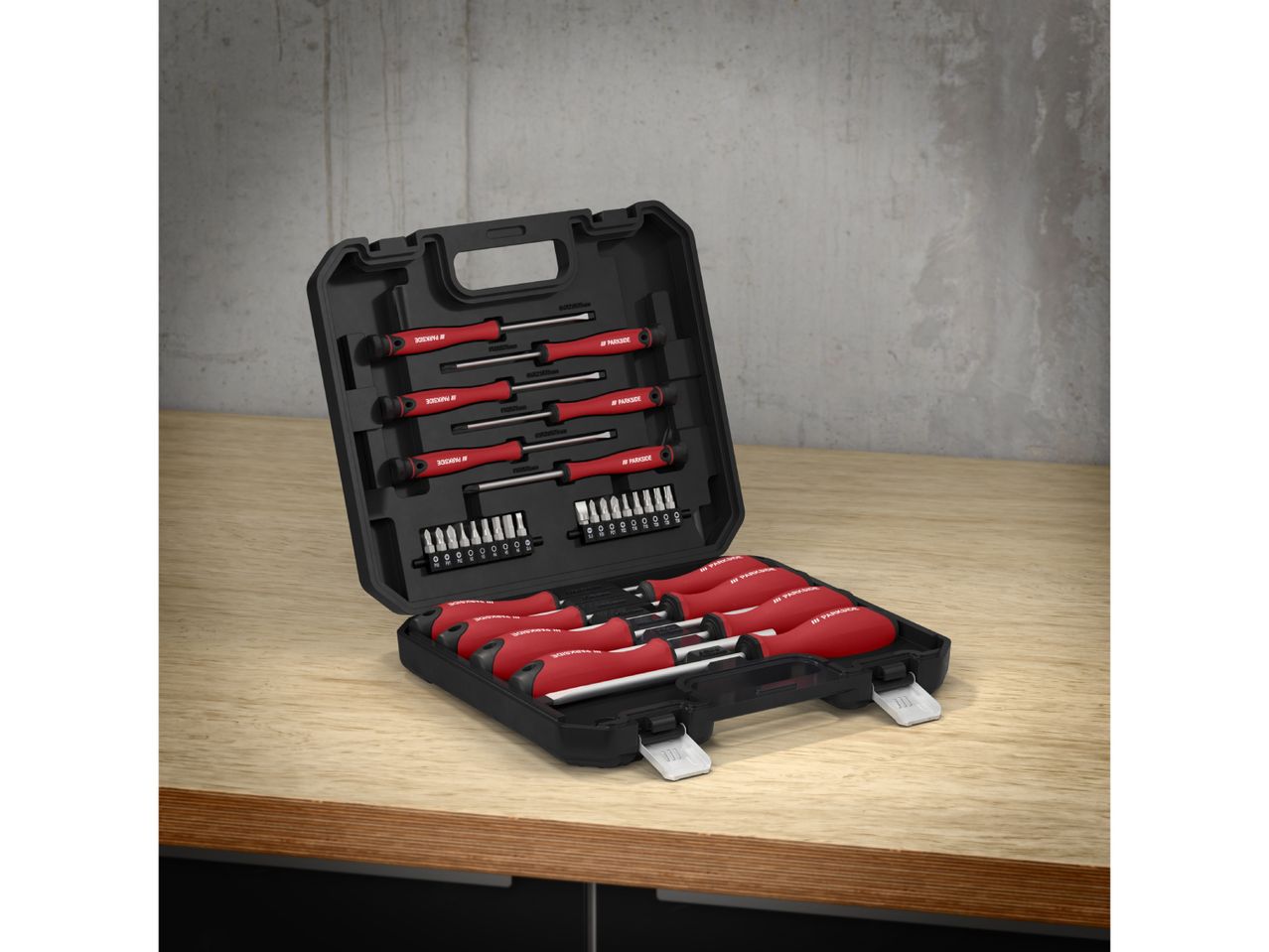 Go to full screen view: Parkside Screwdriver Set - 32 Piece Set - Image 4