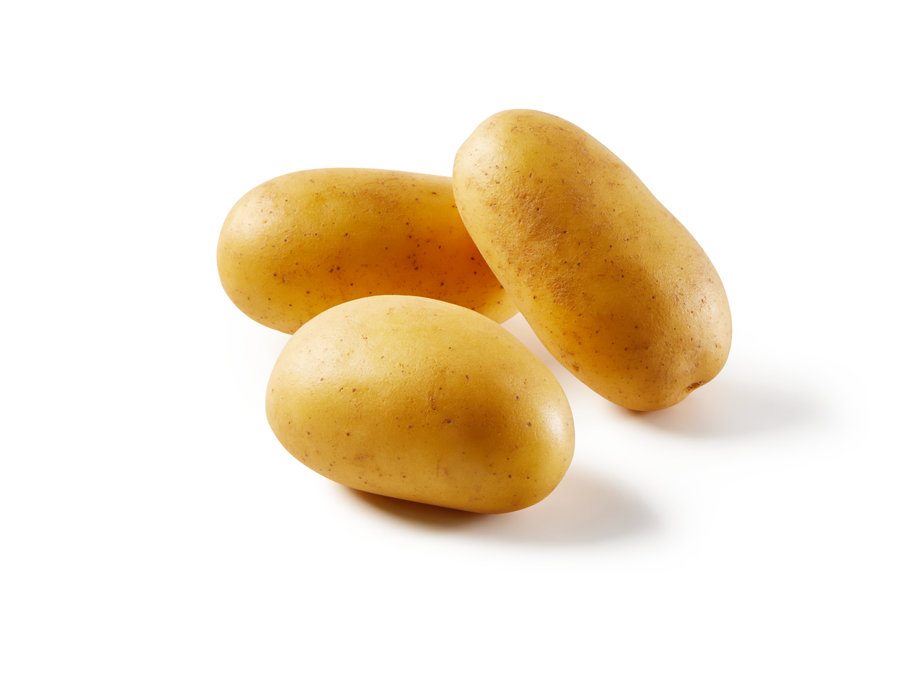 Tri žuta krumpira, vjerojatno sorte Les Royales, na bijeloj pozadini.