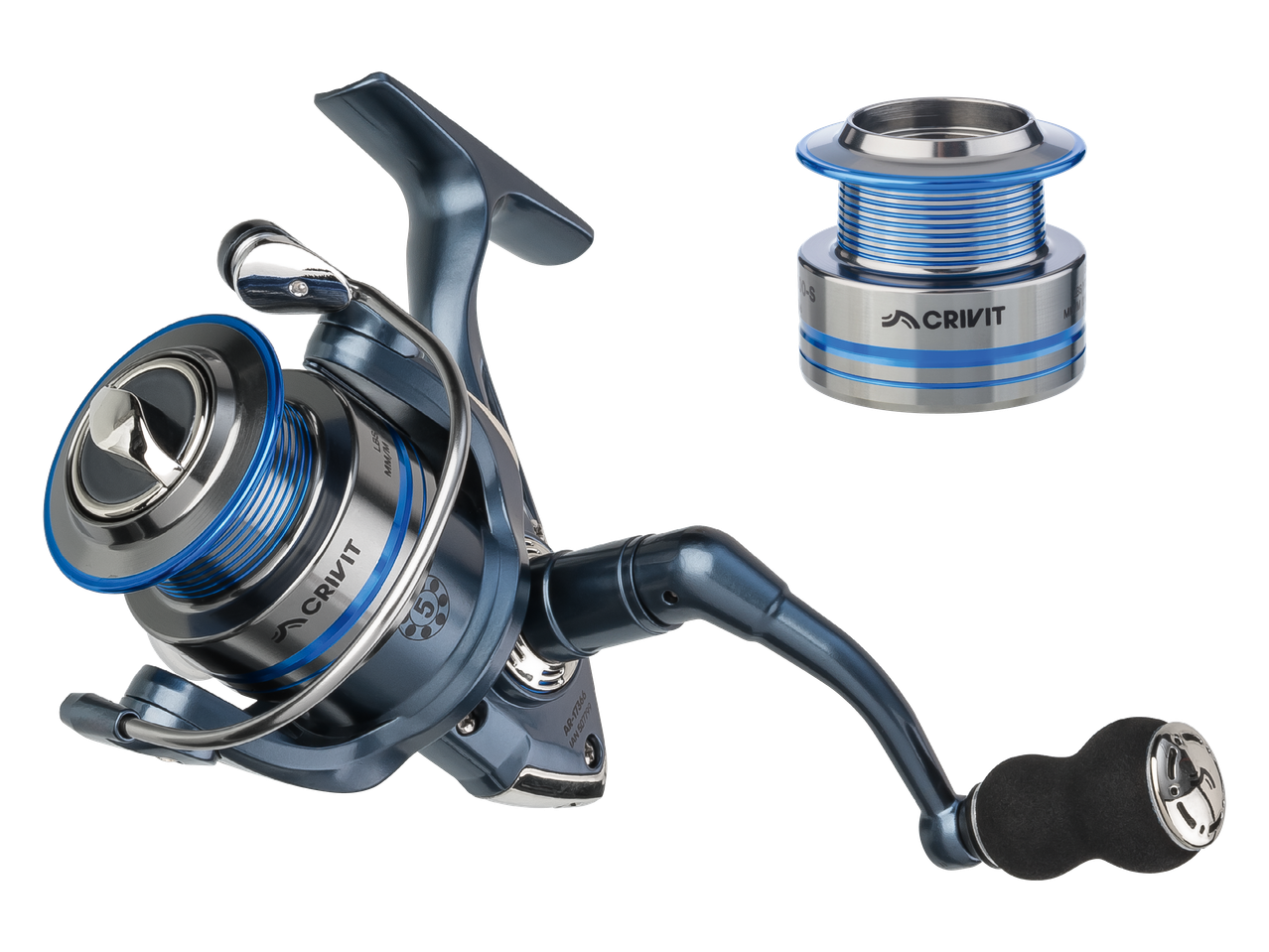 Plava rola za ribolov sa srebrnim detaljima i rezervnom špulom.