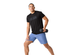 Ragazzo indossa T-shirt sportiva nera