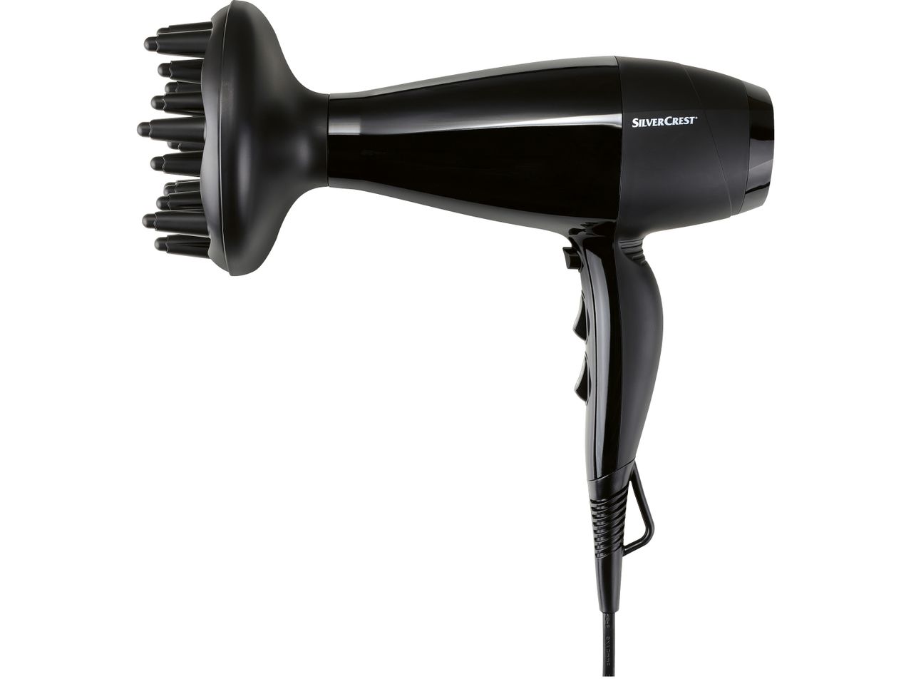 Черна сешоар SilverCrest с дифузер за обем на бял фон.