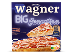 Een pizza met salami en kaas, met de tekst 'BIG Sensation' in neonletters.