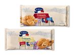 To pakker croissanter, en med appelsinfyld og en med abrikosfyld, begge med 5 stykker.
