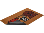 Tapis anti-poussière avec dessins de trois chiens souriants : un marron, un boston terrier et un teckel rouge.