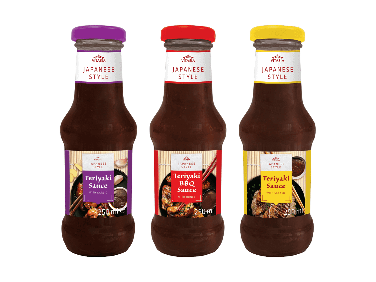 Tre bottiglie di salsa teriyaki stile giapponese: all'aglio, BBQ al miele e al sesamo.
