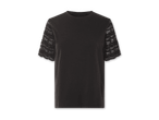 Dunkelgraues T-Shirt mit leicht ballonartigen Ärmeln.