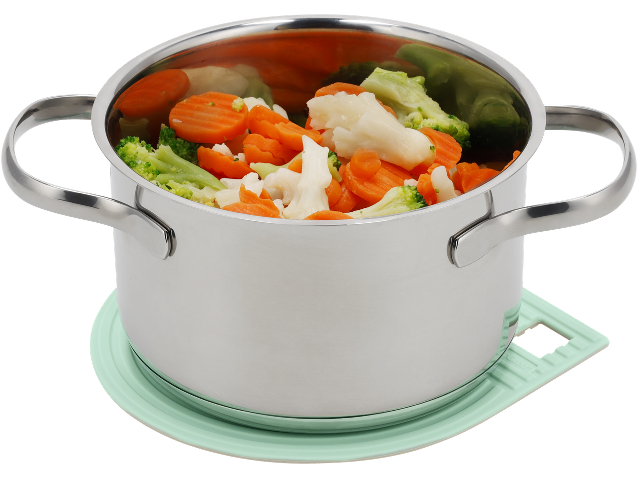 Pan met groenten op een SILVERCREST® siliconen onderzetter