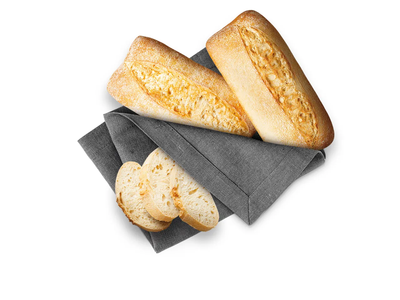 Deux baguettes et du pain tranché sur une serviette grise.