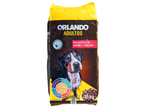 Ração Orlando Adultos, saco de 20kg com croquetes de carne e cereais, com um cão.