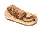 Päevalilleseemnetega leib puust laual, viilutatud.