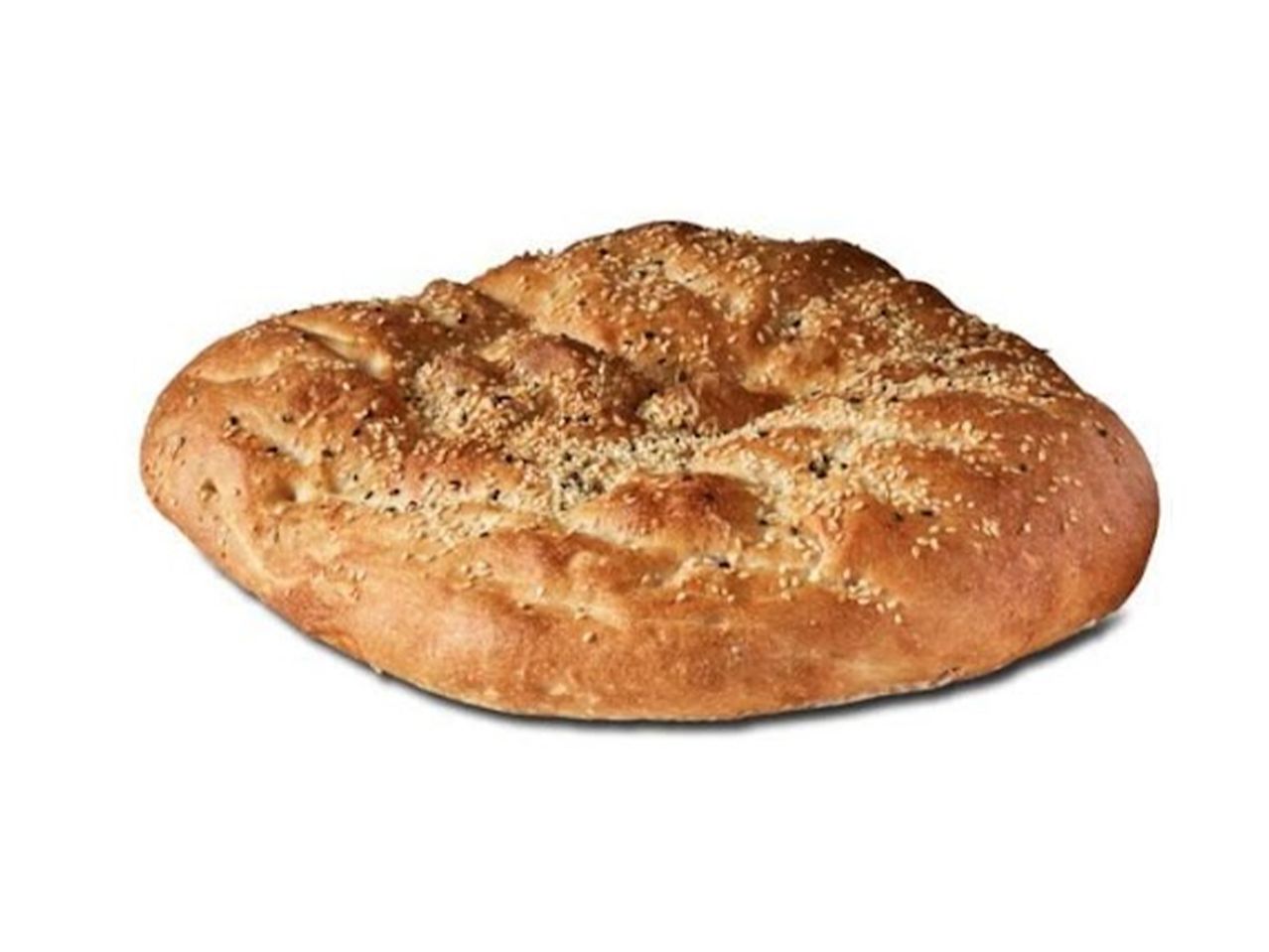 En gyllenbrun, oval brödlimpa med sesamfrön på en vit bakgrund.