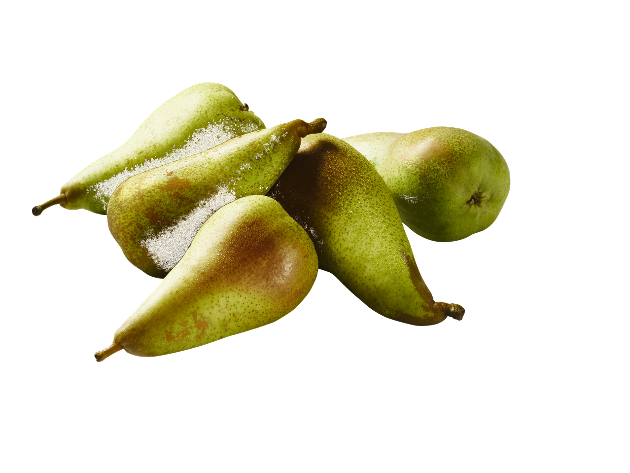 Pakasega kaetud rohelised pirnid mustal taustal.