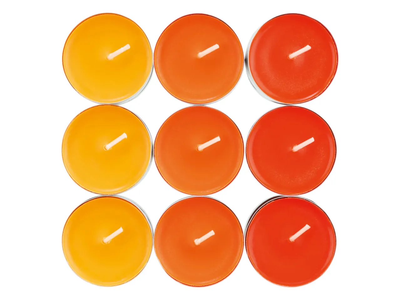 Nove candele a tealight in tonalità arancioni e rosse disposte in una griglia 3x3.