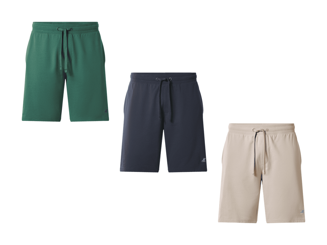 Trois shorts de sport pour homme en vert, bleu marine et beige.