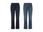 Zwei Paar Lee-Jeans, eine dunkelblau, eine mittelblau, im Bootcut-Stil.