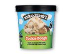 Ben & Jerry's Cookie Dough is med vaniljeis og chokoladestykker.