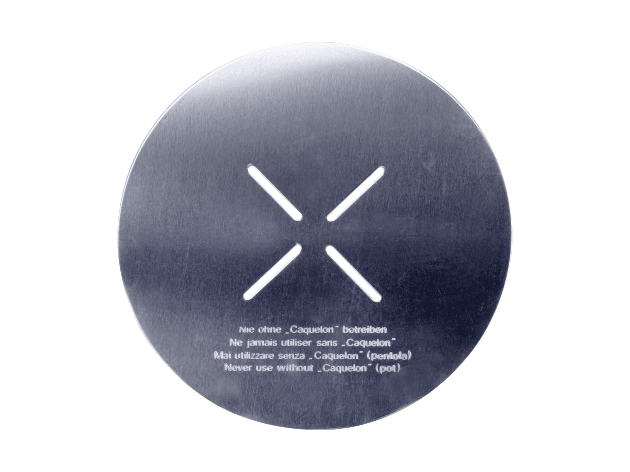 Un disque métallique avec des fentes en X et des instructions multilingues pour une utilisation avec un caquelon.