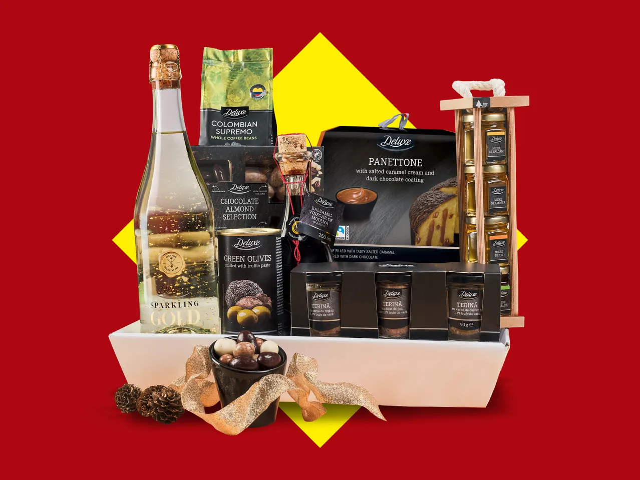Coș cadou Deluxe cu panettone, cafea, măsline, oțet balsamic, terine, miere și șampanie.