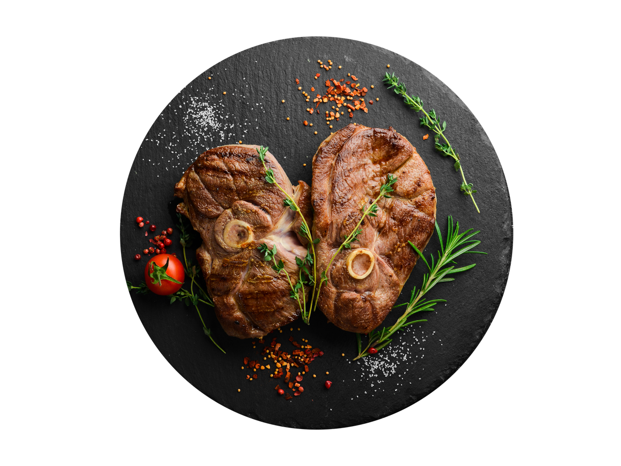 Keptos ėriuko kotletės su rozmarinu ir čiobreliais ant skalūnų lėkštės.