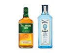En flaske irsk whiskey og en flaske London Dry Gin.