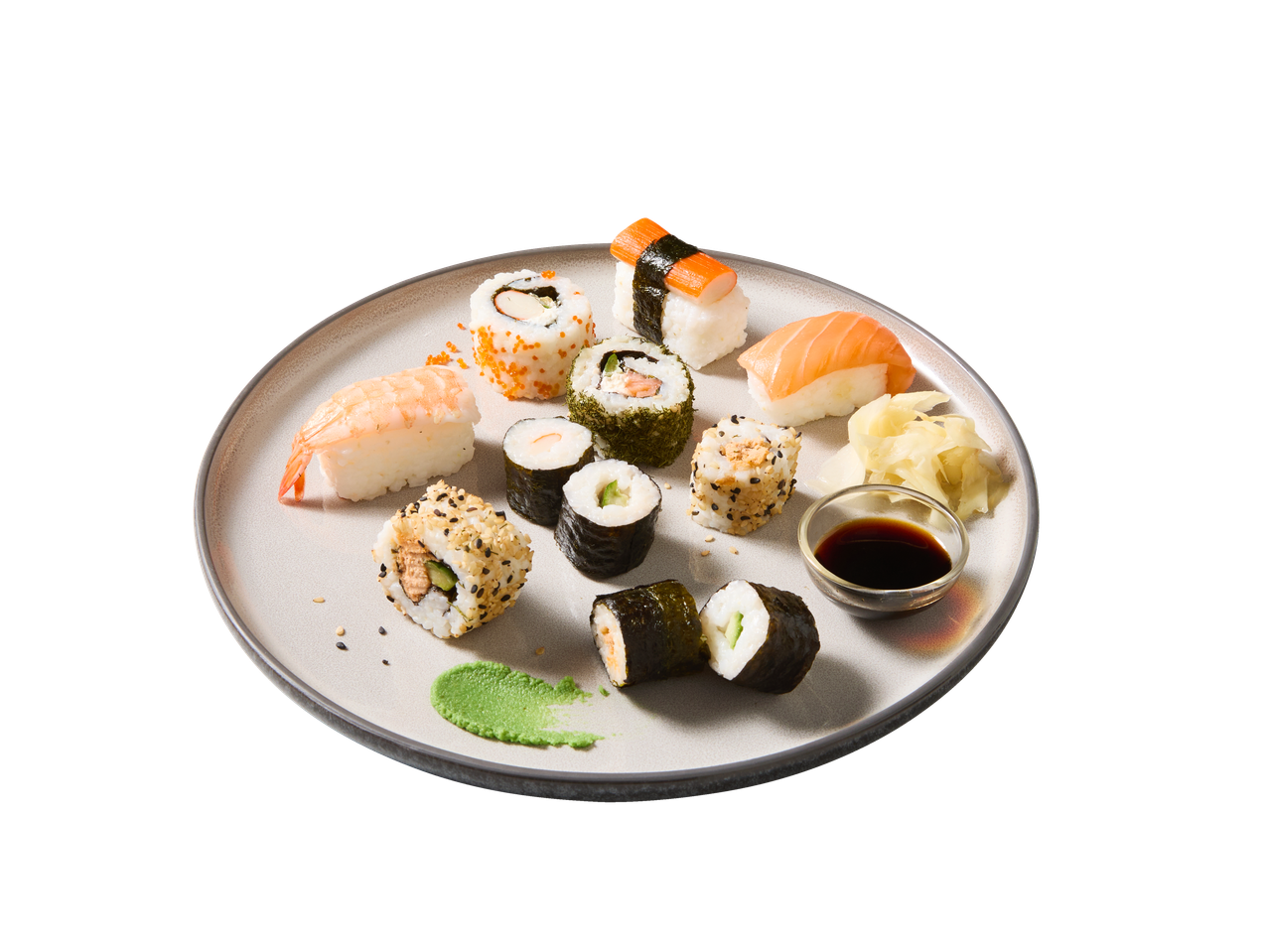 SELECT Sushi Family Tray Sapporo: įvairūs sušiai, įskaitant nigiri, maki ir uramaki, su vasabiu ir sojos padažu.