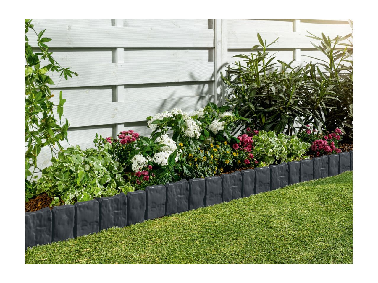 Go to full screen view: Parkside Flower Bed Edging - 10 pack - Image 3