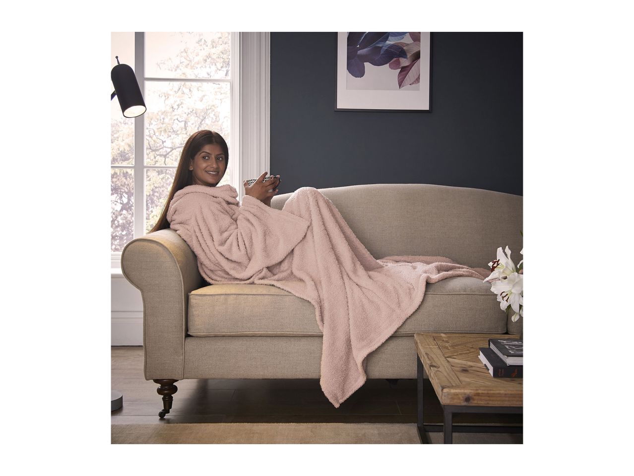 Go to full screen view: Silentnight Snugsie Wearable Blanket - Image 18