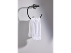 Accesorii de baie Livarno Home: Prosop alb pe suport negru pentru prosoape.