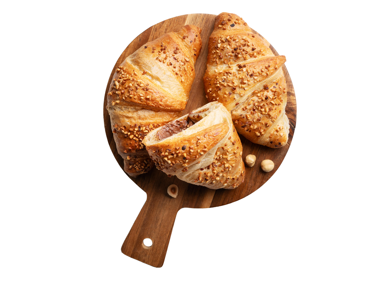 Mogyorós-csokoládés croissant-ok vágódeszkán, felülről fényképezve.