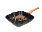 Bife grelhado com vegetais numa frigideira grill de alumínio SILVERCREST.