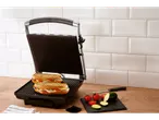Grelhador de contacto Silvercrest® com duas sanduíches panini e vegetais frescos