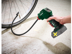 Compresor și pompă de aer PARKSIDE utilizate pentru umflarea anvelopei de bicicletă.