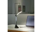 Lampă de birou LED cu ceas digital și laptop.