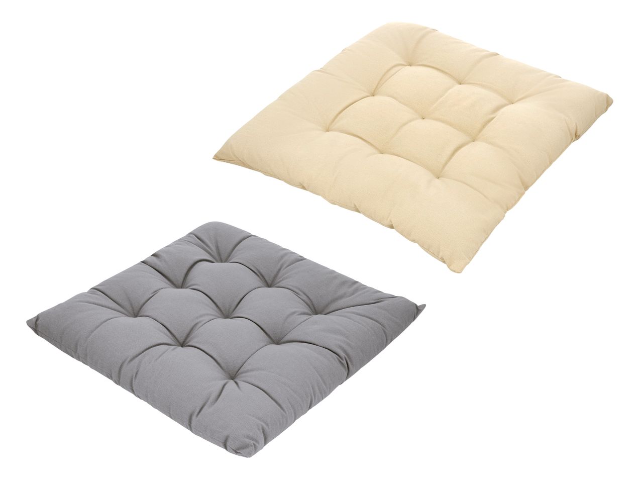 Zwei gesteppte Sitzkissen, eines in Beige und eines in Grau, auf weißem Hintergrund.