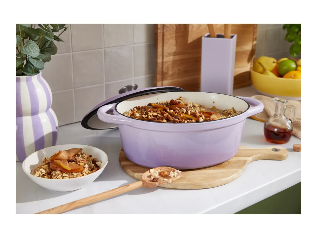 Go to full screen view: Livarno Home 4.7L Cast Iron Casserole Dish - Image 6