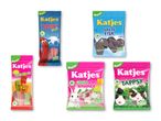 Fem pakker vegansk slik, herunder jordbærstænger, saltede fisk, sure bredbånd, grønørekaniner og tappsydyr.