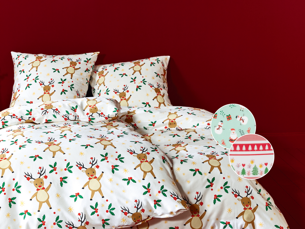 Jõuluteemaline voodipesu põhjapõtrade ja holly-mustriga, punasel taustal.