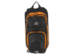 Черна спортна чанта с оранжеви акценти и ципове, с две предни отделения и дръжка за носене.