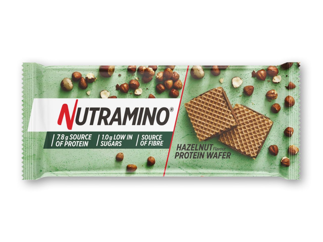 En Nutrimino hasselnød proteinvaffel i en grøn emballage.