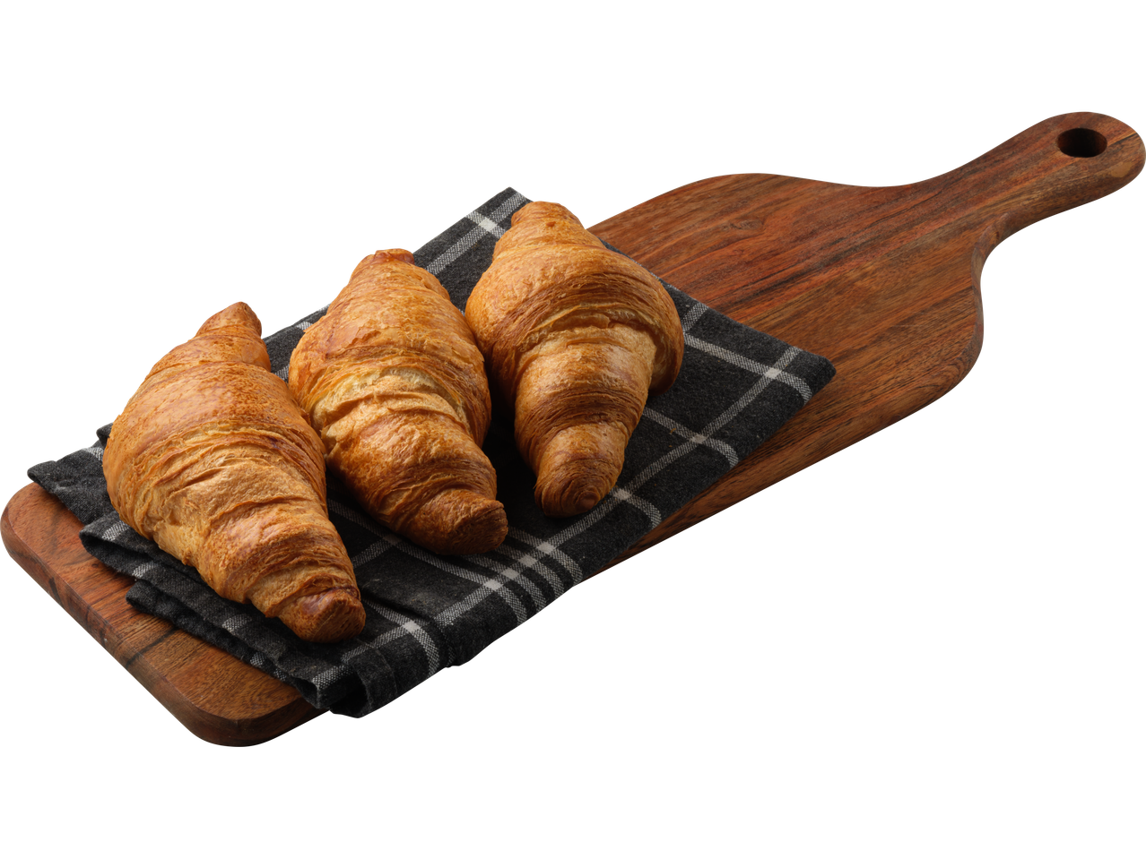 Tre croissanter på en träbricka.