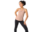 Femeie în top și leggings sport.