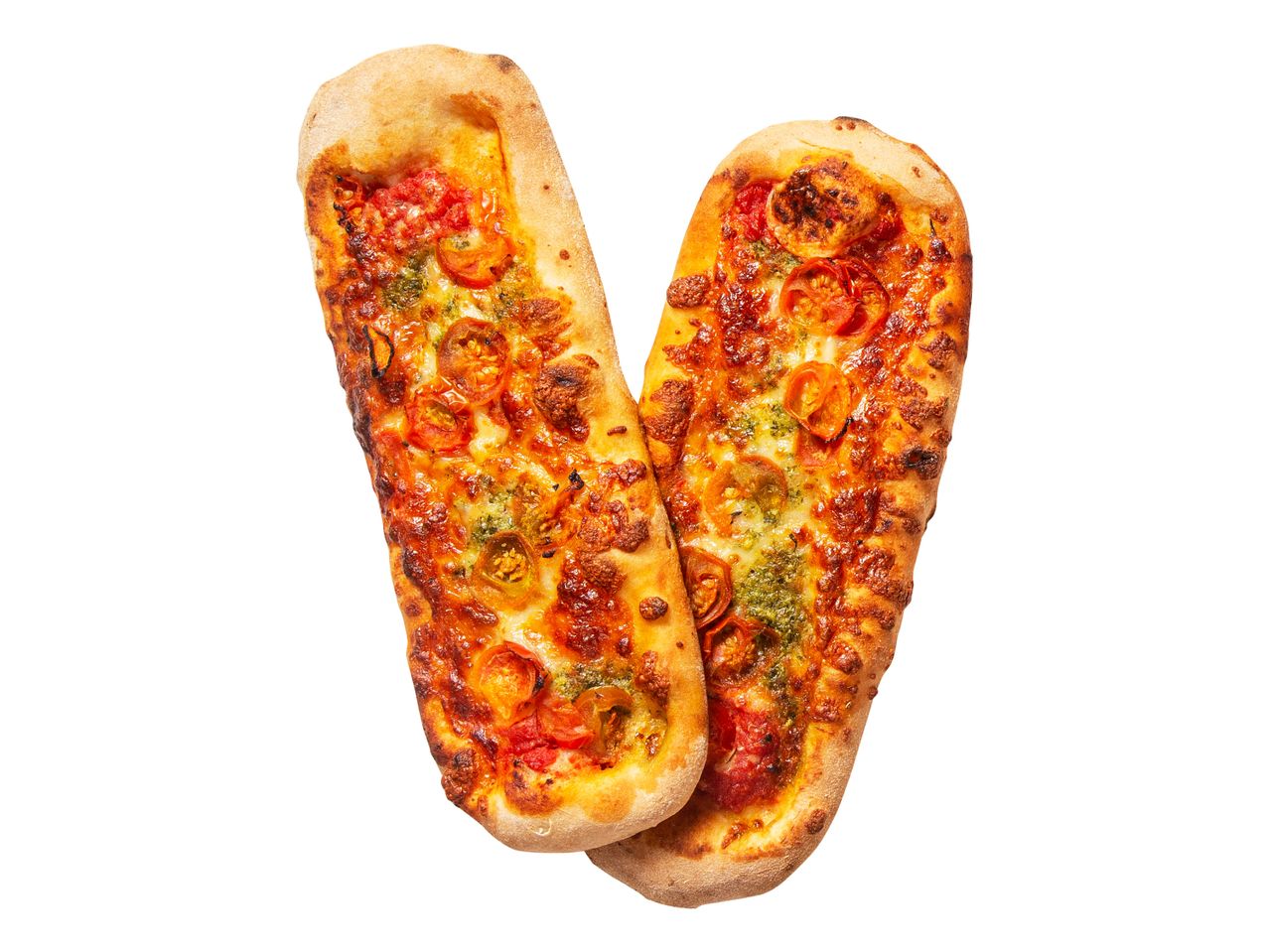 Kaksi pitkää pizza-leipää, joissa on tomaattikastiketta ja juustoa.