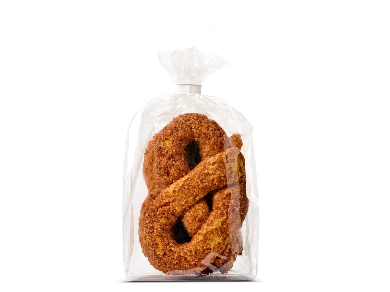 Twee zoete pretzels met kaneelsuiker in een doorzichtige plastic zak.