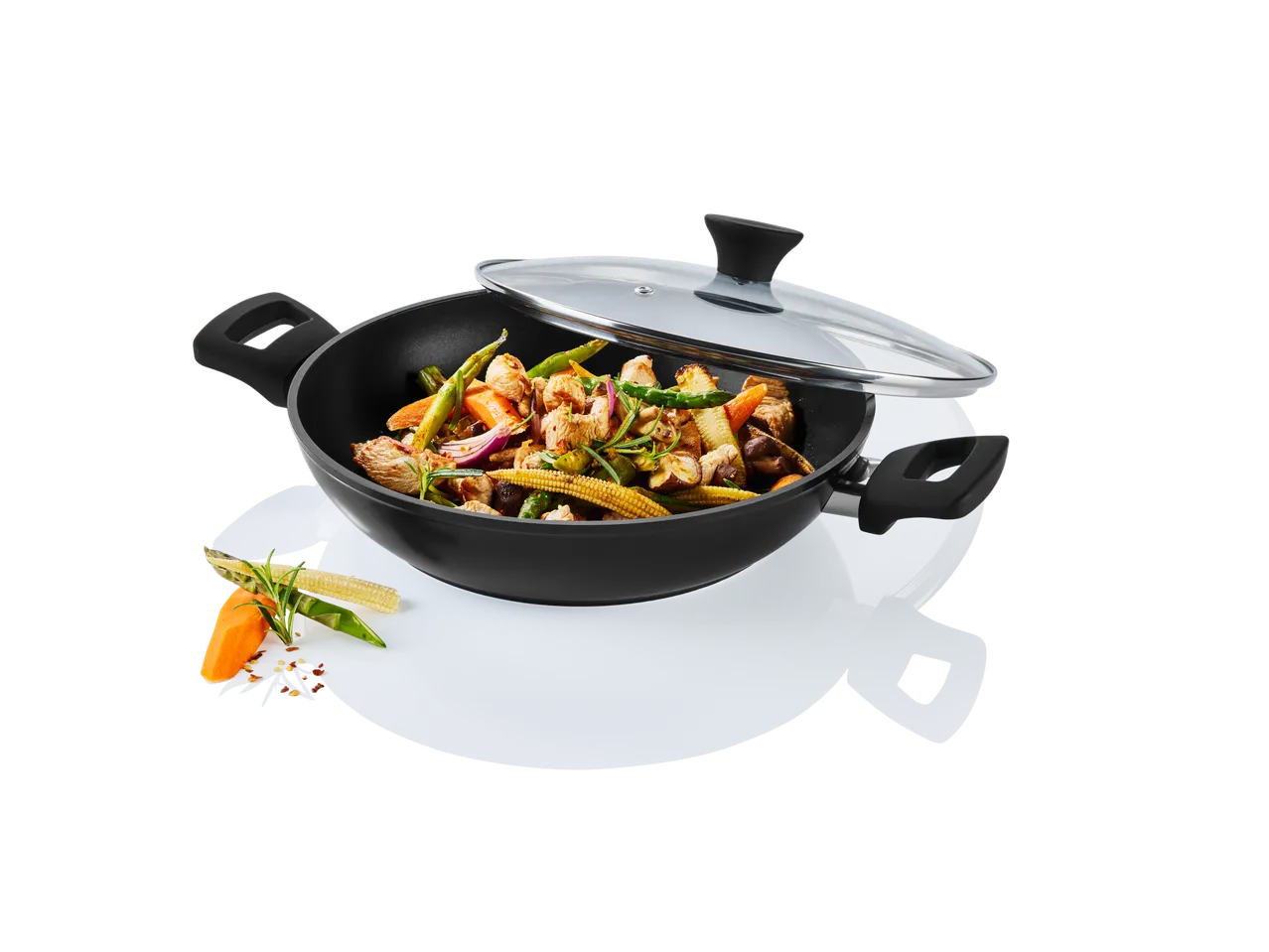 Wok sa piletinom i povrćem.