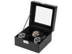 Boîte de rangement noire ouverte avec trois montres-bracelets pour hommes.