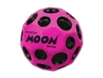Pinker Waboba Moon Ball mit schwarzen Kratern