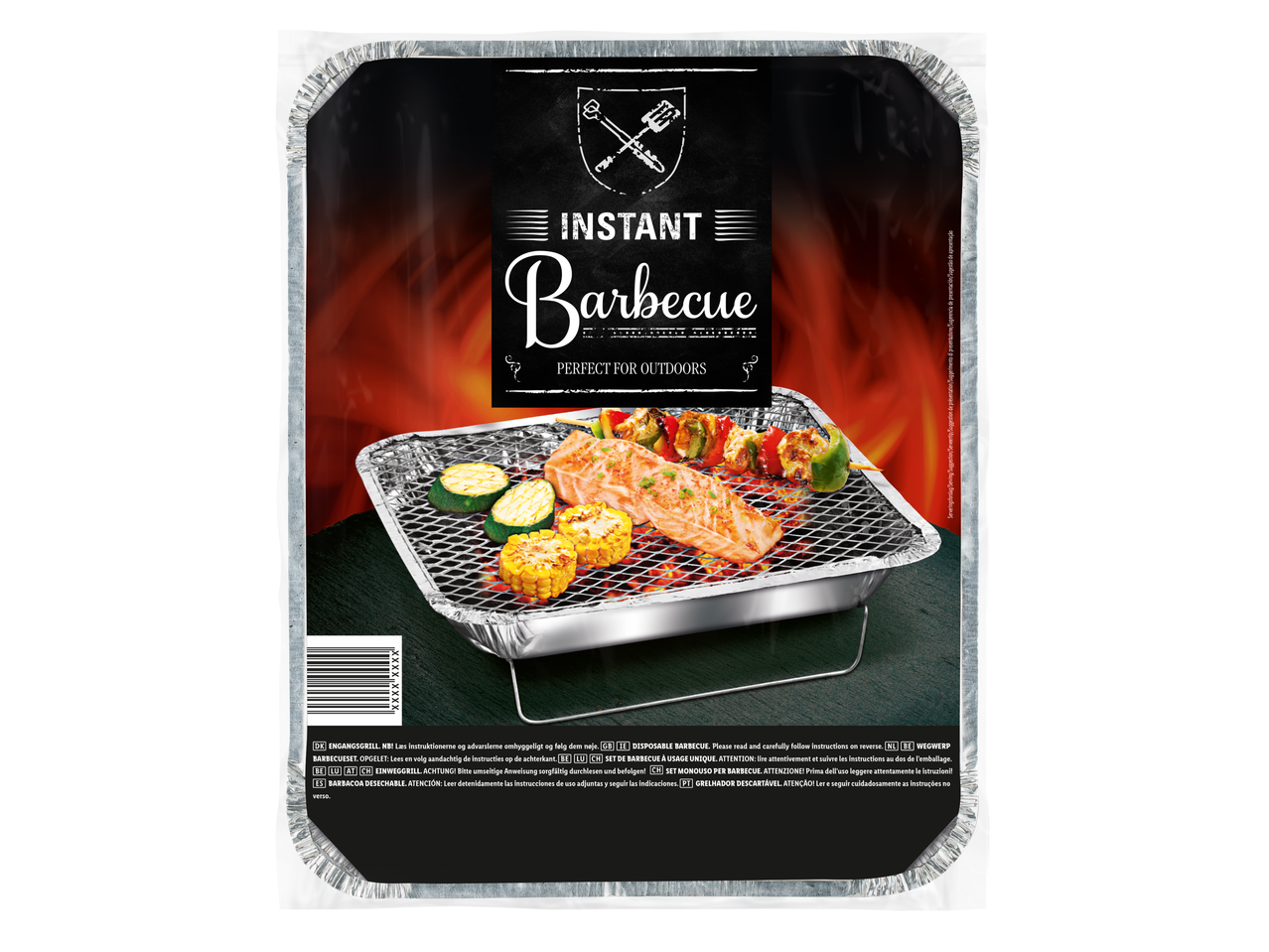 Wegwerpbarbecue: zalm, groenten en spiesjes.