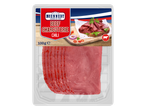 Paquet de 100g de pastrami de bœuf McEnnedy au piment avec un sandwich en arrière-plan.