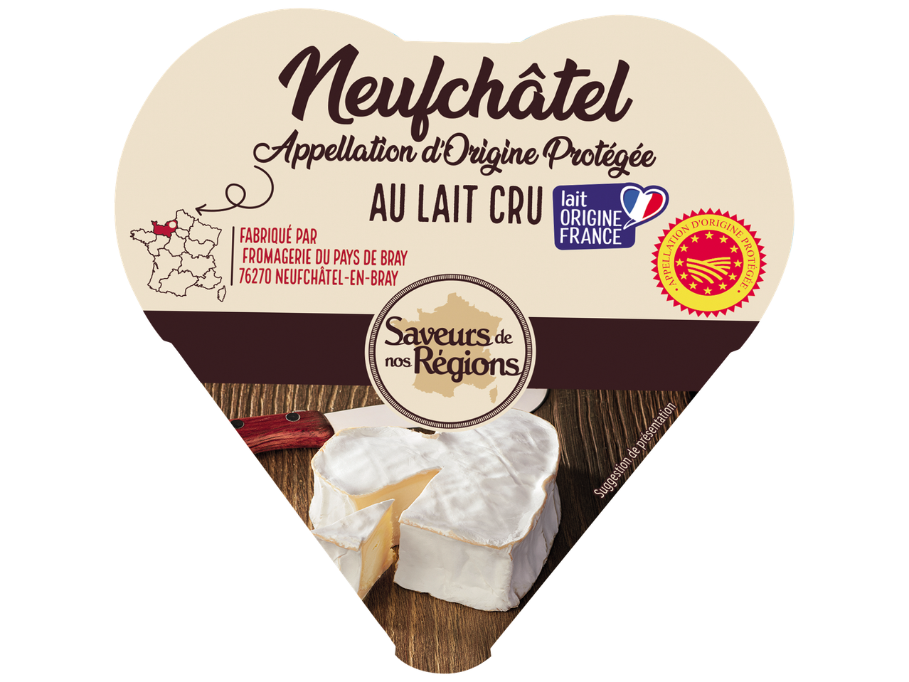 Fromage Neufchâtel en forme de cœur, au lait cru, avec l'appellation d'origine protégée.