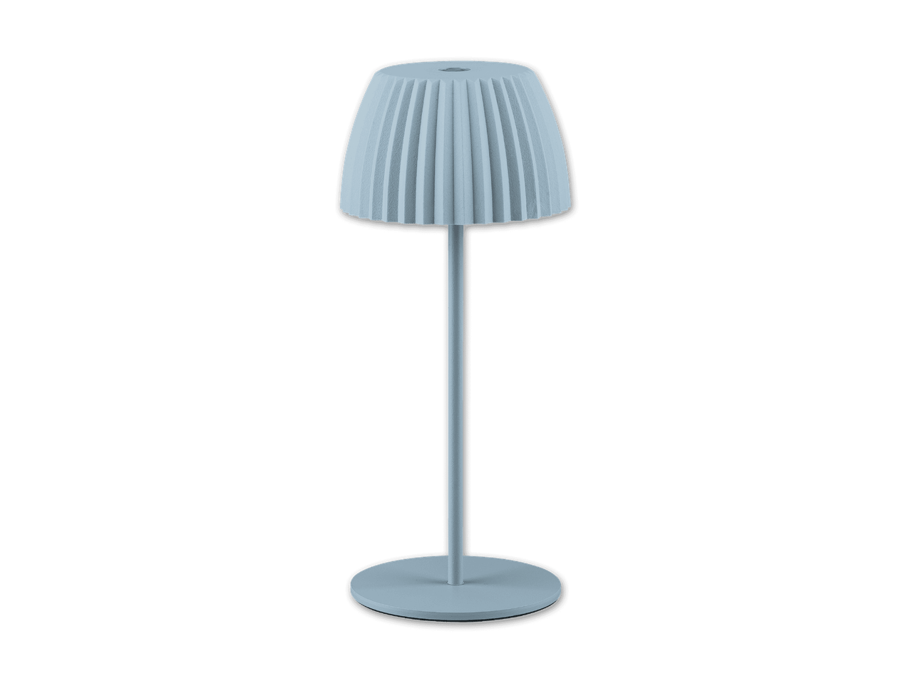 Hellblaue Stehlampe mit plissiertem Schirm auf schwarzem Hintergrund.